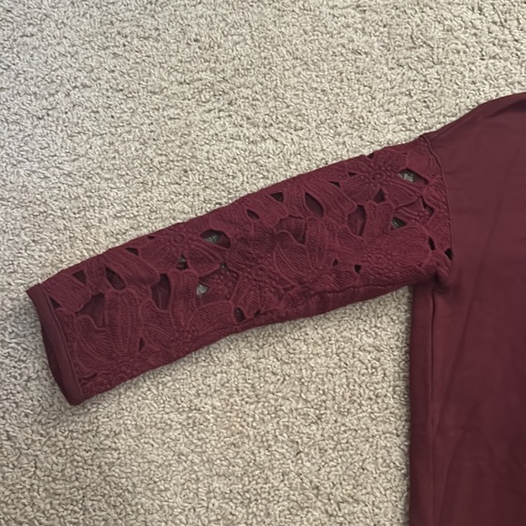 American Eagle Outfitters Burgundy Top with Cutout Detail on the Sleeves - Picture 2 of 3